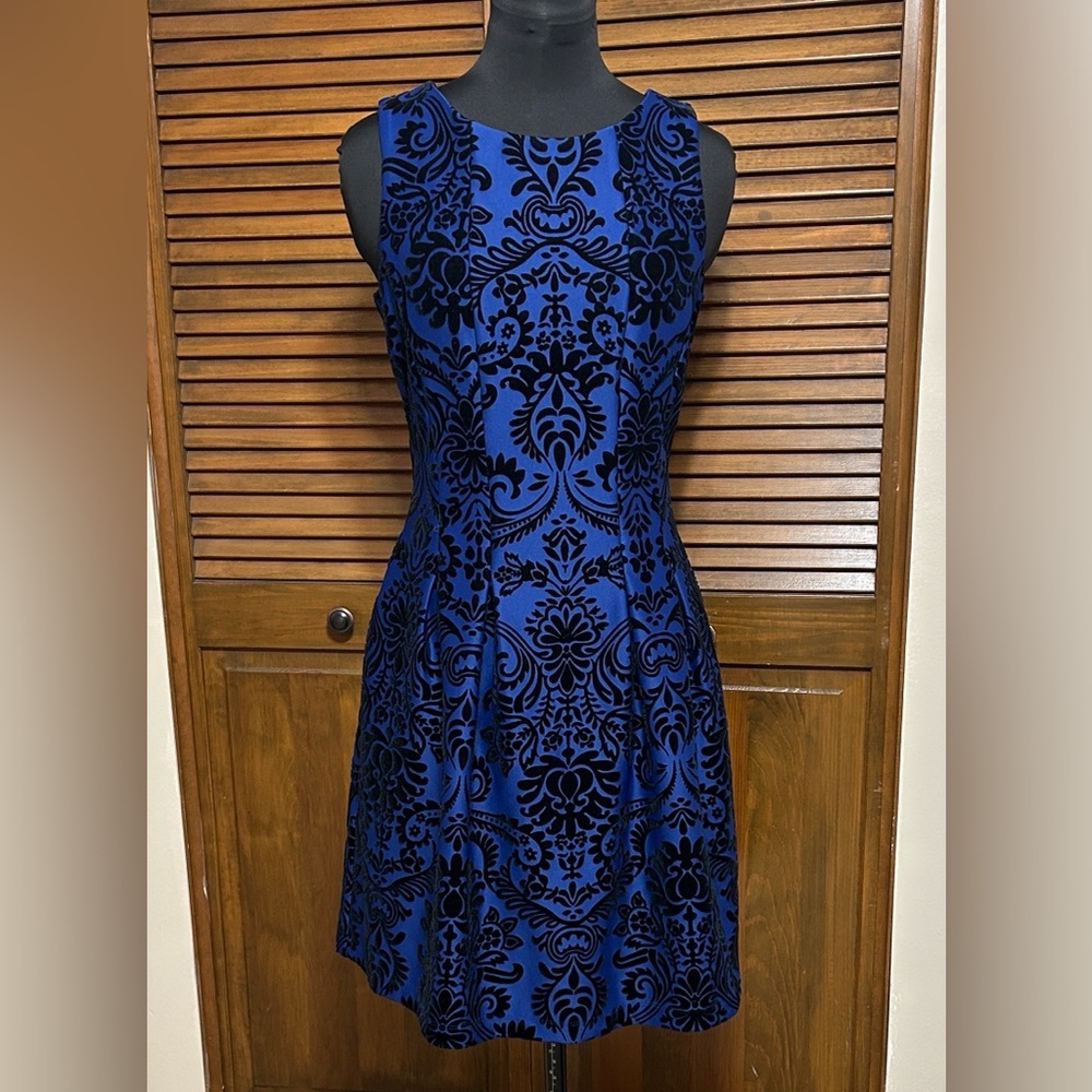 Gabby Skye Sleeveless Blue & Black Embossed Damask Fit-and-Flare Dress Size 8 - Picture 1 of 9